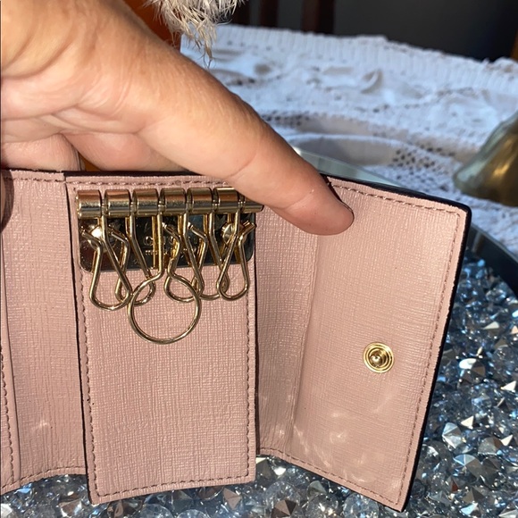Gucci Cream and Pink GG Monogram key Wallet - Picture 4 of 8